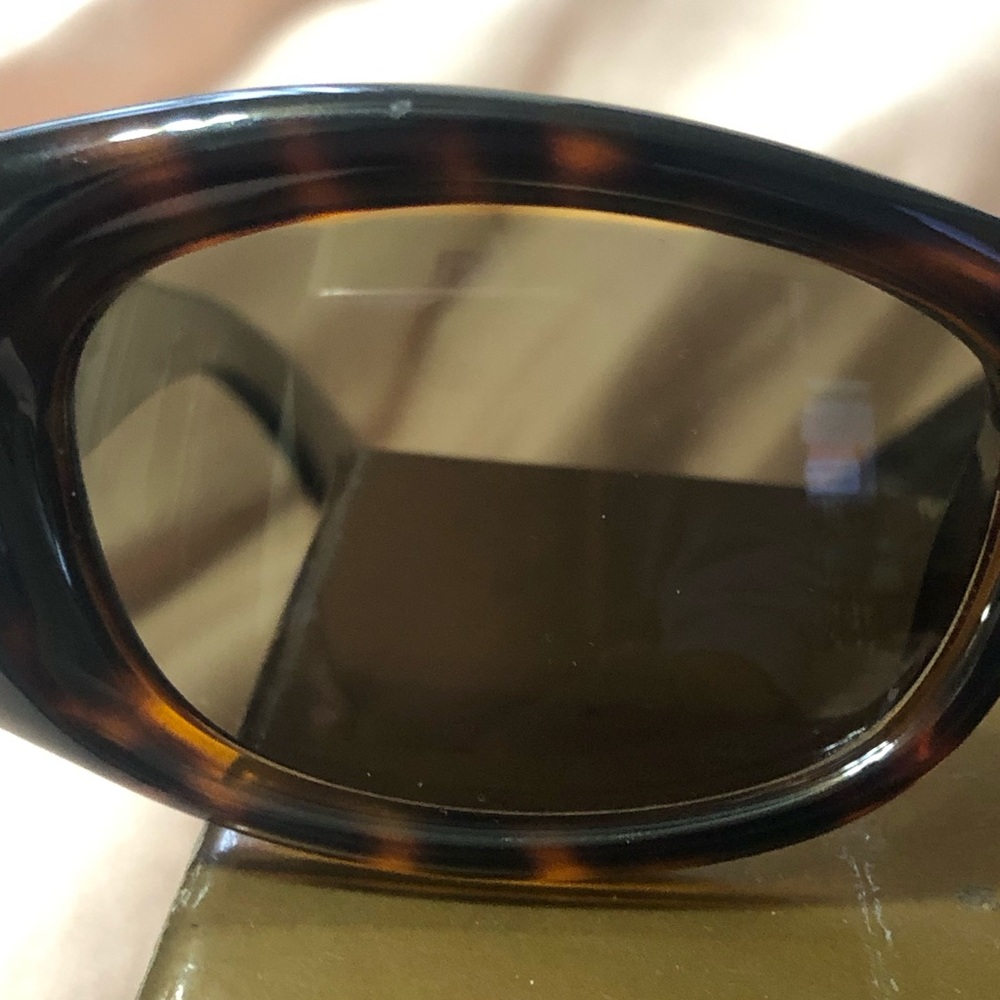 GUCCI SUNGLASSES (AUTHENTIC) - Picture 5 of 6